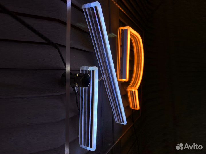 Рекламная вывеска из неона