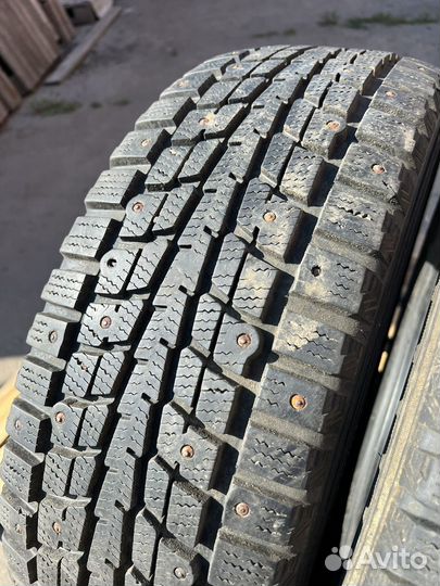 Dunlop SP Winter Ice 01 215/60 R17