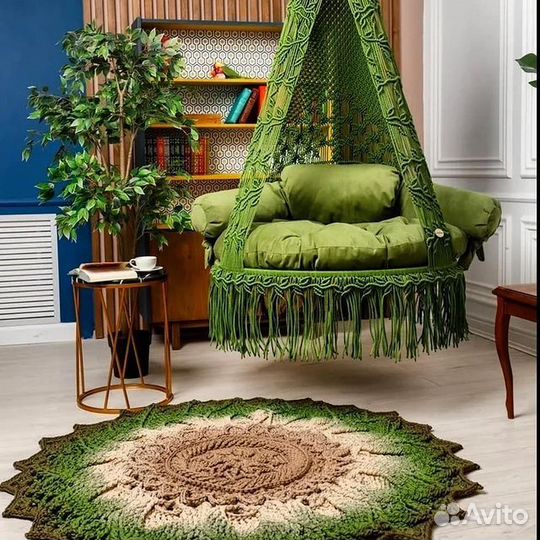 Вязаный ковёр ручной работы