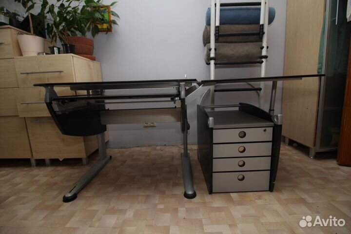 Компьютерный стол Moll Tyro Compact, стул, тумба