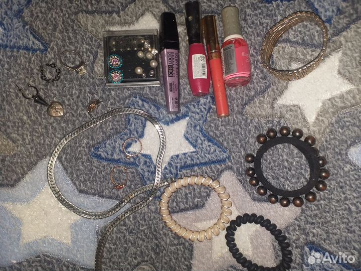 Косметика, простая бижутерия