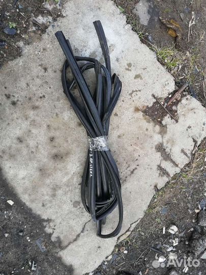 Уплотнитель Мазда Демио 1