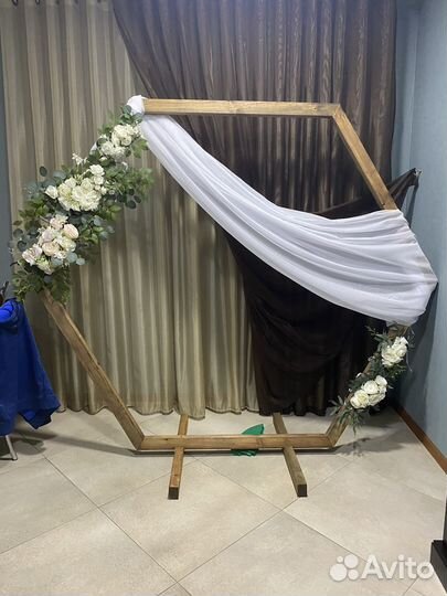 Арка, мольберт, украшения на стол