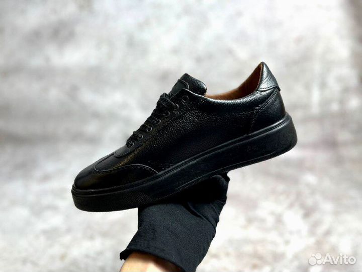 Кроссовки Armani осенние