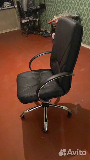 Офисное кресло