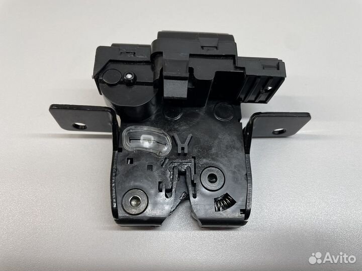 Замок багажника renault