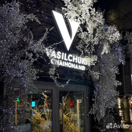 Оформление витрин и украшение входных групп