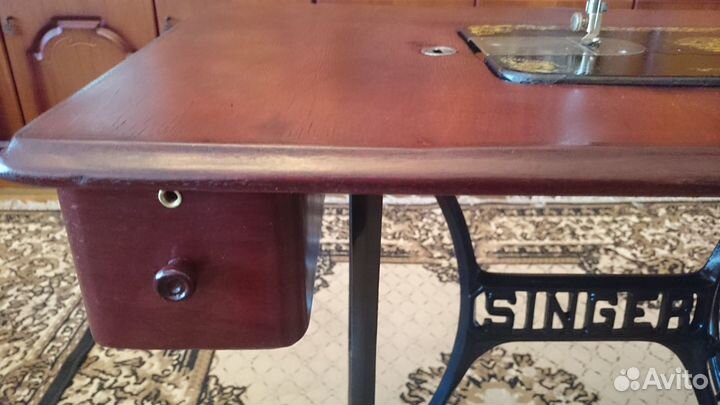 Швейная машинка Зингер