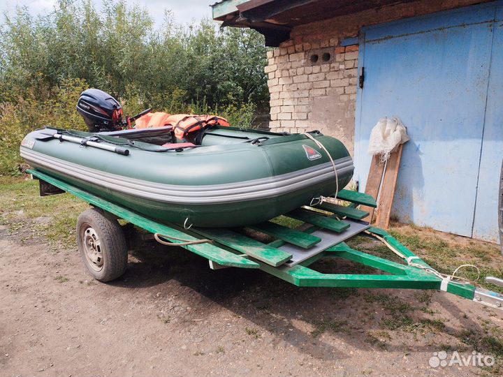 Лодка надувная двухместная с мотором