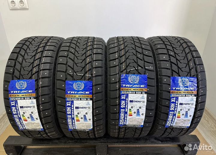 Tri Ace Snow White II 225/40 R18 58H