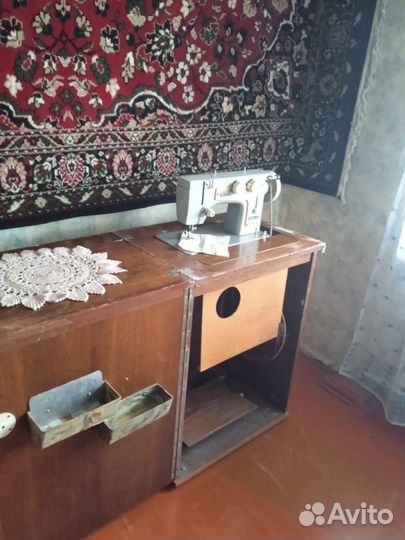 Продается машинка швейная