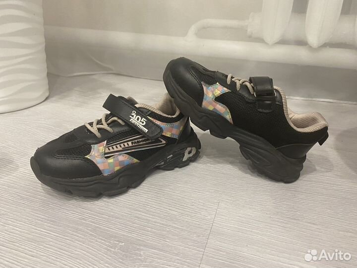 Кроссовки для девочки