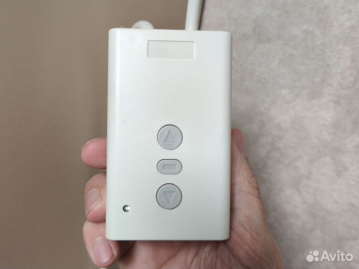 Экран для проектора рулонный с электроприводом