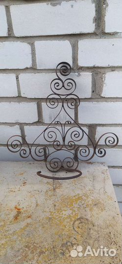 Кашпо кованое и берёзка под цветы