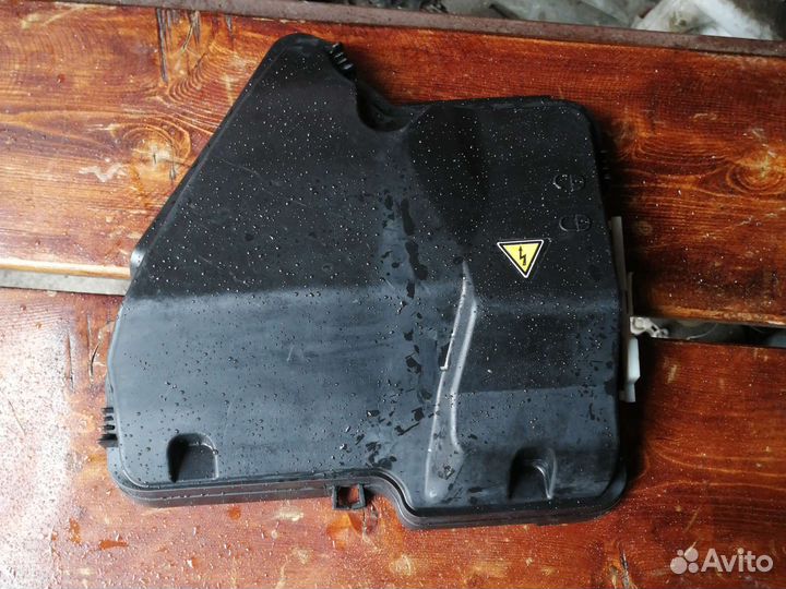 Крышка блока предохрантелей BMW X6 E71