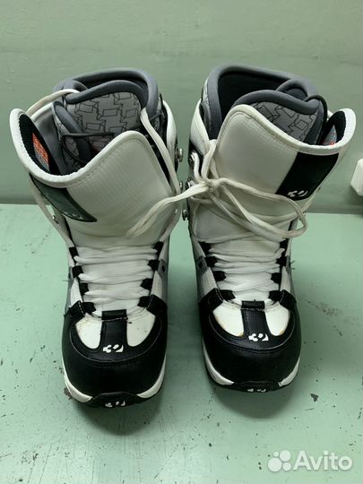 Сноубордические ботинки c доской