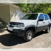 Chevrolet Niva 1.7 MT, 2018, 100 000 км, с пробегом, цена 674 642 руб.