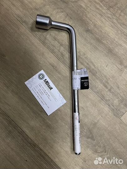 Ключ для снятия колеса Mercedes новый оригинал