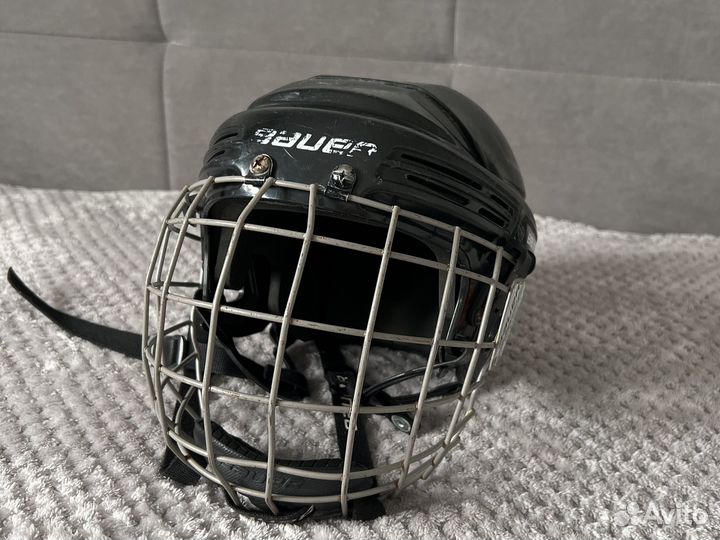 Хоккейный шлем