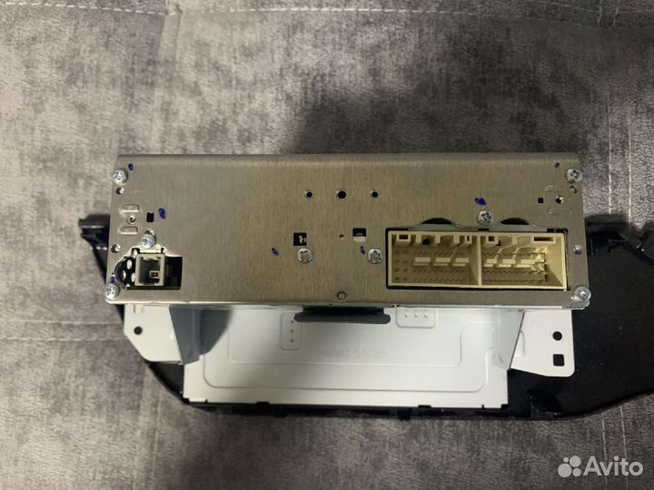 Продам штатную магнитолу на Рио 4