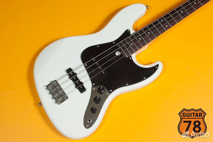 Bacchus BJB-1R Jazz Bass Olympic White