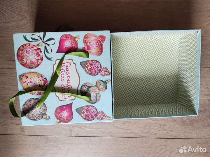 Коробка подарочная на новый год