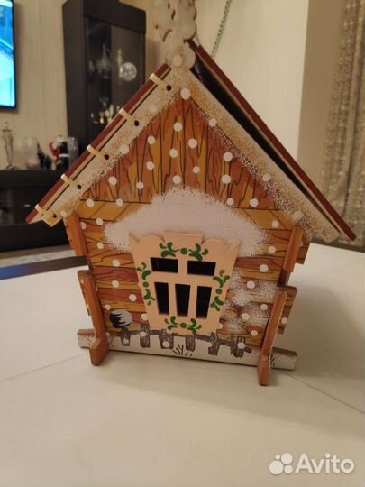 Деревянный декоративный домик