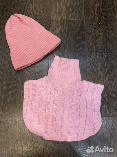 Шапка и манишка детская