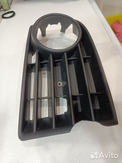 Решетка переднего бампера под противотуманкиvw