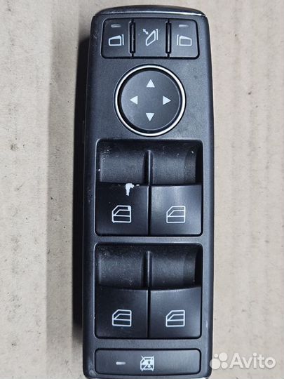 Блок кнопок стеклоподъемника на Mercedes GL 166