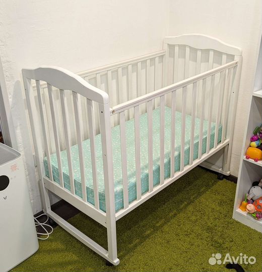 Детская кроватка с матрасом
