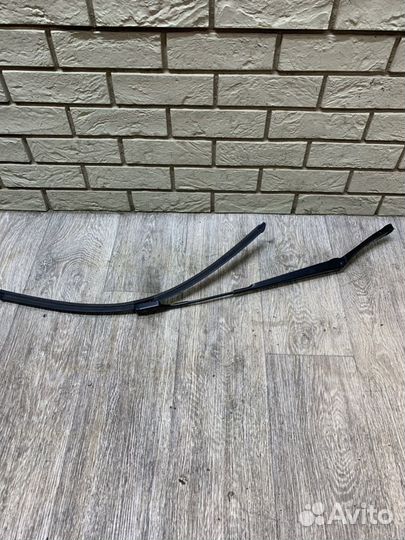 VW Tiguan 2 Поводок стеклоочистителя перед RH