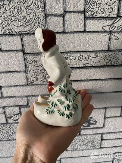 Статуэтка фарфор СССР мальчик на лыжах