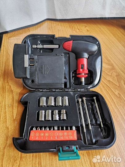 Фонарик на пальчековых батарейках