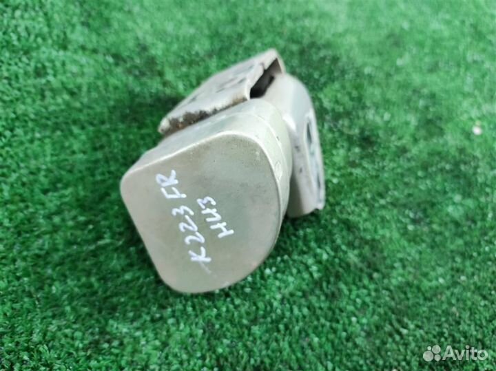 Петля двери передней правой нижняя Renault Megane