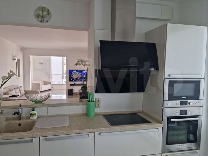 3-к. квартира, 130 м², 9/23 эт.