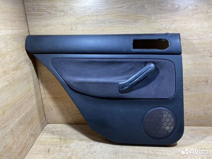 Обшивка задняя левая Volkswagen Golf 4 79127