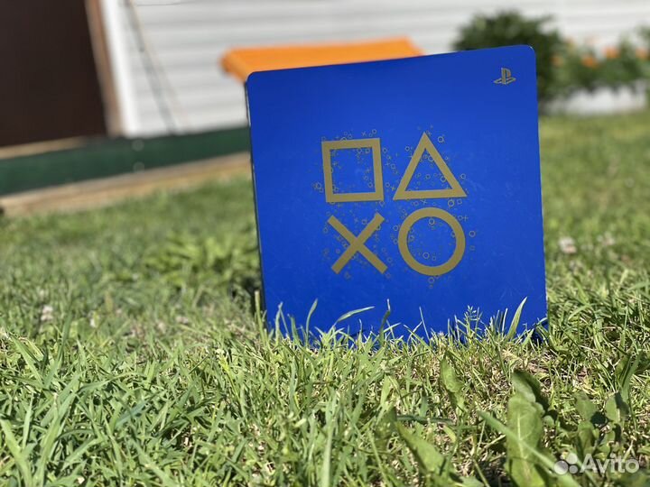 PlayStation 4 slim blue limited edition