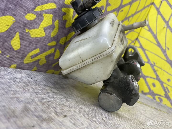 Главный тормозной цилиндр Бачок Ларгус Логан 8V