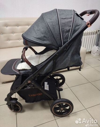 Прогулочная коляска Luxmom 609; мягкий ход