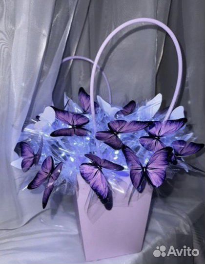 Светильник из бабочек