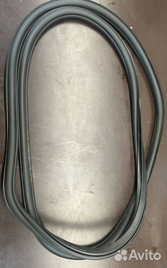 Уплотнитель двери передней правой skoda