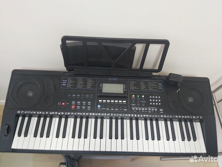 Синтезатор 61 клавиша