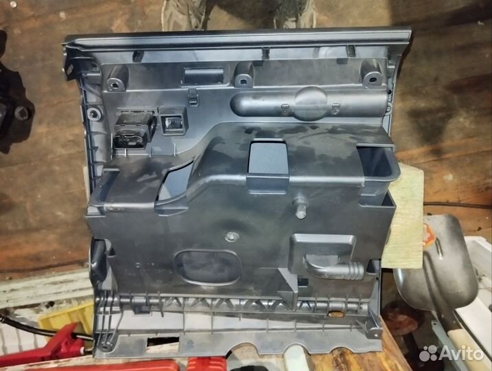 Продам бардачок от Volkswagen Tiguan