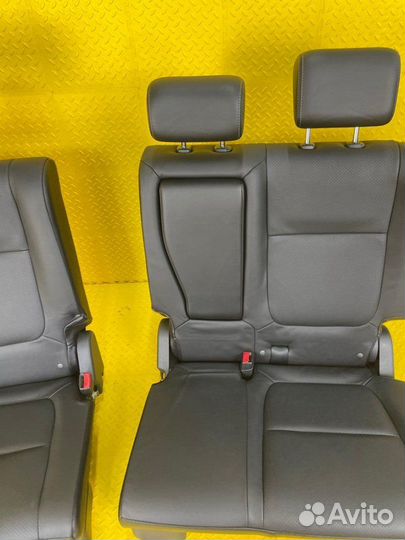 Б/У Сидение - В хорошем состоянииn- Оригиналn- Без
