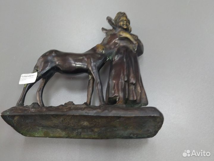Бронзовая статуэтка