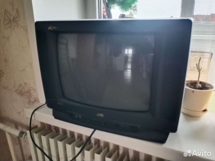 Телевизор бу jvс