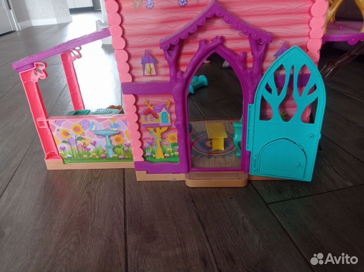 Кукольный домик с мебелью