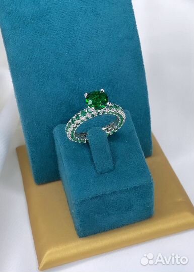 Кольцо с цирконами