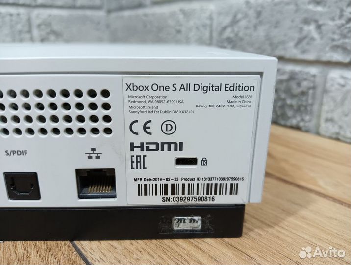 Microsoft Xbox One S All Digital 1 тб